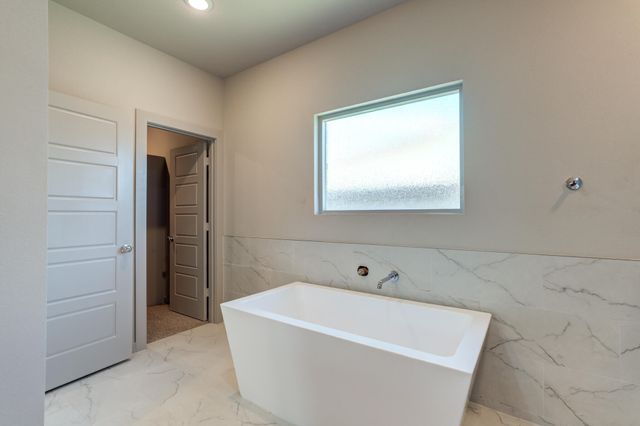 615 E 13th Street, Wolfforth, TX 79382