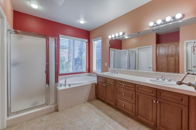 3202 Everglade Avenue, Clovis, CA 93619