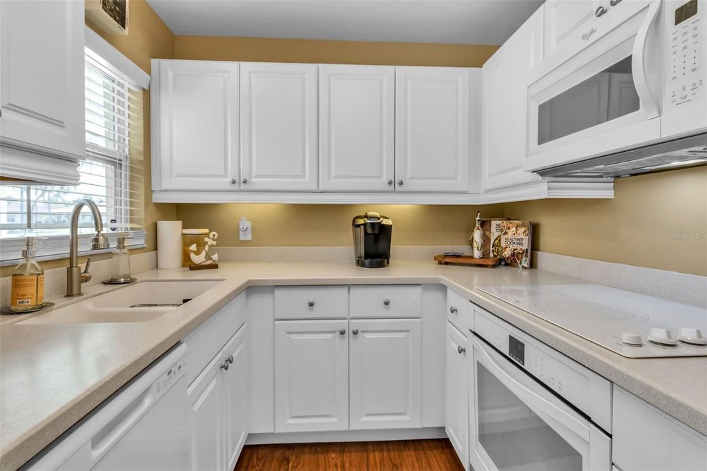 Image 11 of property listing at 3311 MERCER ROAD 3311, Bradenton, FL 34207