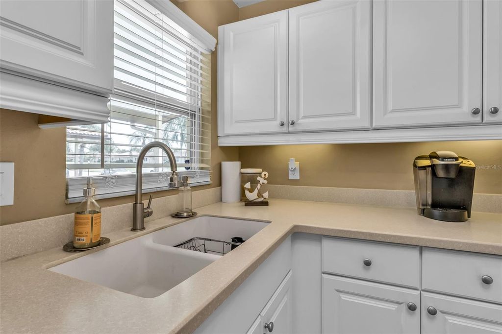Image 12 of property listing at 3311 MERCER ROAD 3311, Bradenton, FL 34207