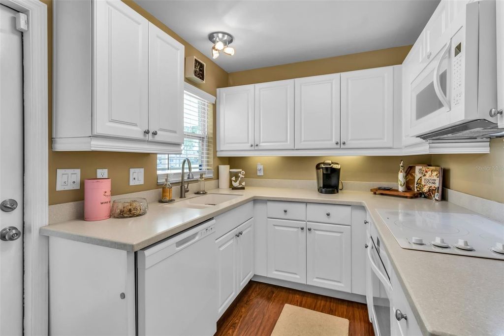 Image 14 of property listing at 3311 MERCER ROAD 3311, Bradenton, FL 34207