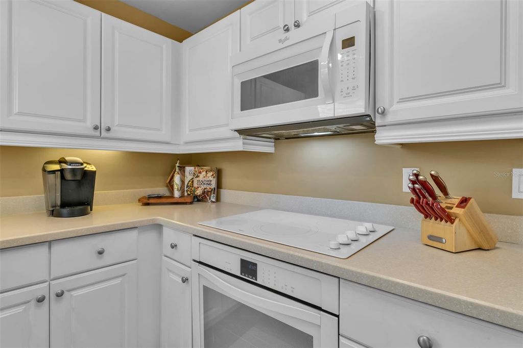 Image 15 of property listing at 3311 MERCER ROAD 3311, Bradenton, FL 34207