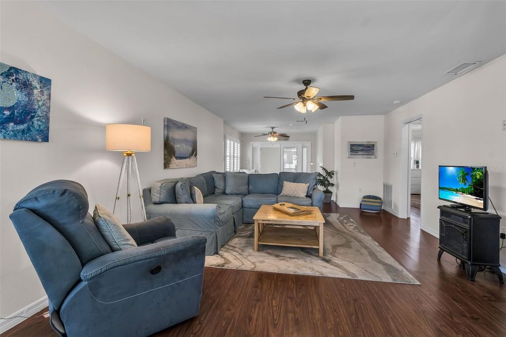 Image 18 of property listing at 3311 MERCER ROAD 3311, Bradenton, FL 34207