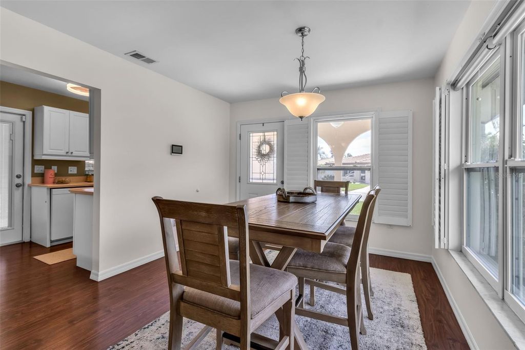 Image 7 of property listing at 3311 MERCER ROAD 3311, Bradenton, FL 34207