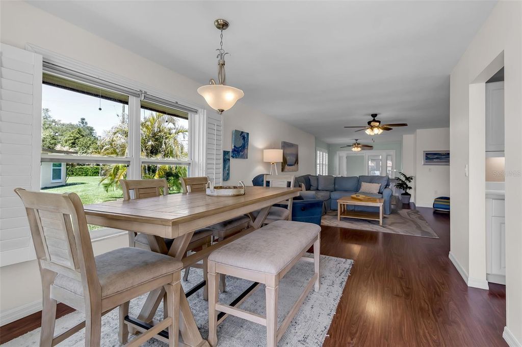 Image 8 of property listing at 3311 MERCER ROAD 3311, Bradenton, FL 34207