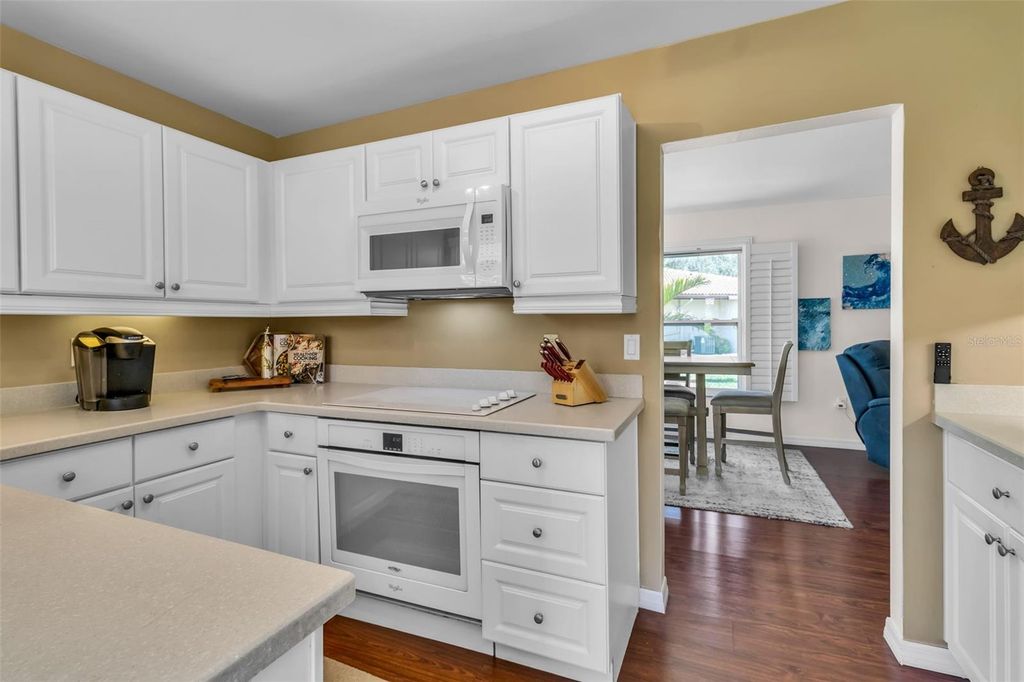 Image 9 of property listing at 3311 MERCER ROAD 3311, Bradenton, FL 34207