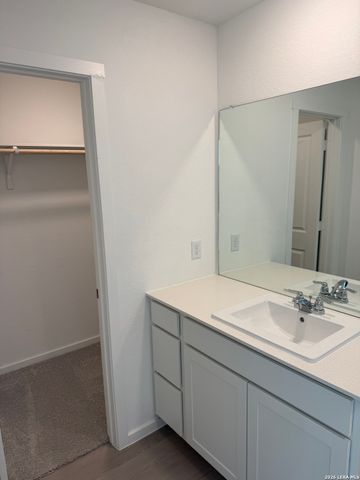 1522 Amie Bluff, San Antonio, TX 78221