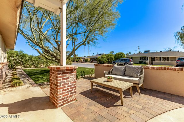 4330 E TURNEY Avenue, Phoenix, AZ 85018