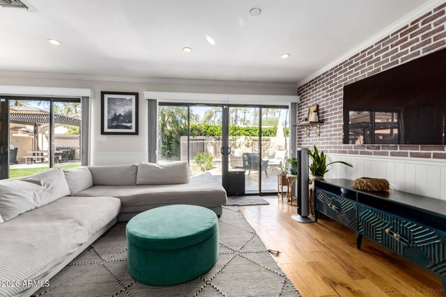 4330 E TURNEY Avenue, Phoenix, AZ 85018