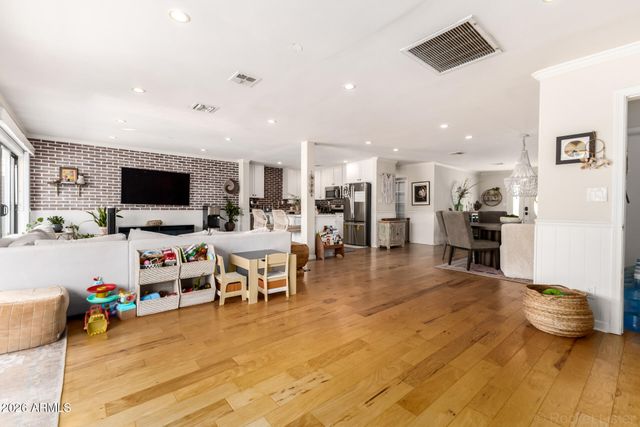 4330 E TURNEY Avenue, Phoenix, AZ 85018