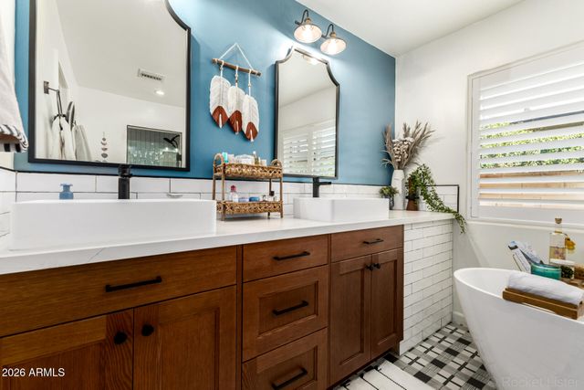 4330 E TURNEY Avenue, Phoenix, AZ 85018