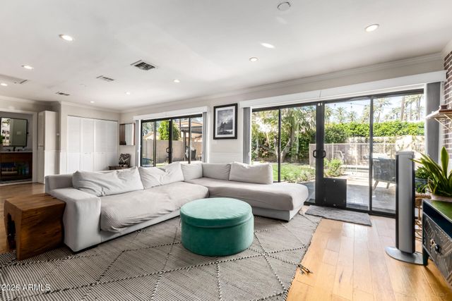 4330 E TURNEY Avenue, Phoenix, AZ 85018