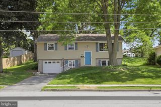 650 E WILLOW ST, Elizabethtown, PA 17022