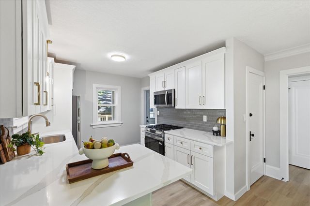1245 Jefferson Avenue, Saint Paul, MN 55105