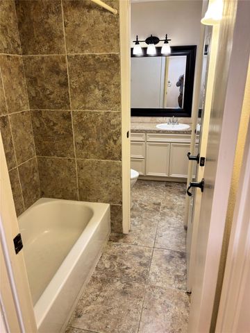 3025 Walnut Bend Lane 31, Houston, TX 77042