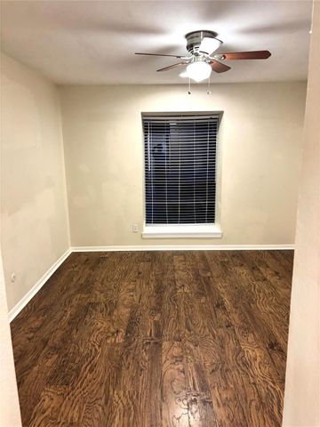 3025 Walnut Bend Lane 31, Houston, TX 77042
