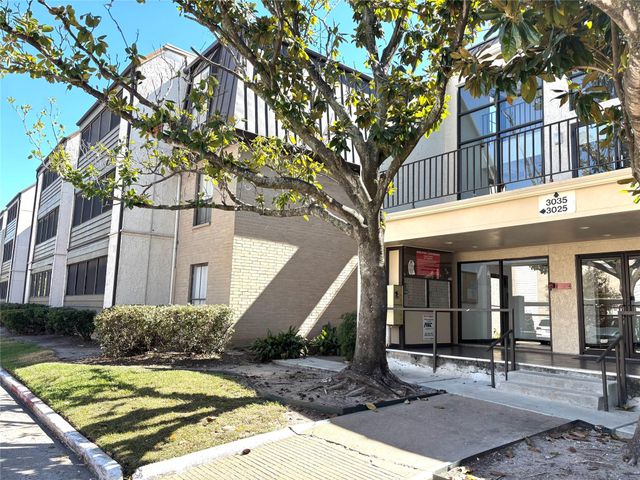 3025 Walnut Bend Lane 31, Houston, TX 77042