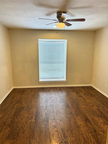 3025 Walnut Bend Lane 31, Houston, TX 77042