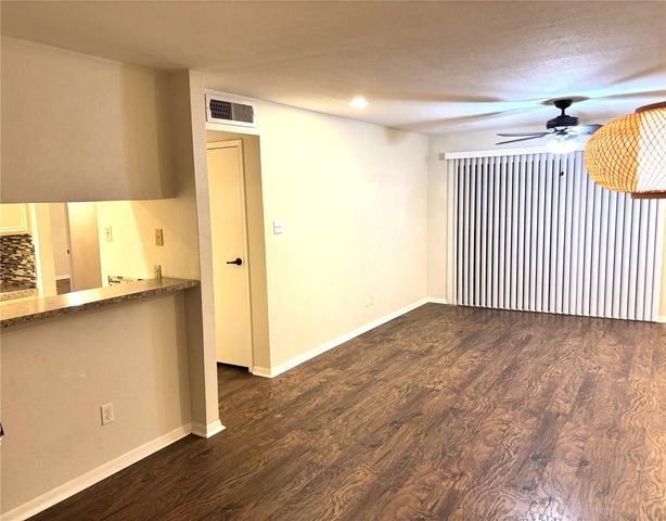 3025 Walnut Bend Lane 31, Houston, TX 77042