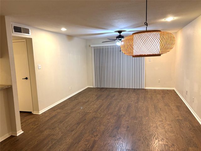 3025 Walnut Bend Lane 31, Houston, TX 77042