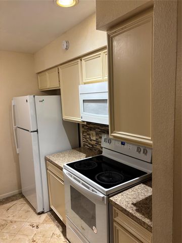 3025 Walnut Bend Lane 31, Houston, TX 77042