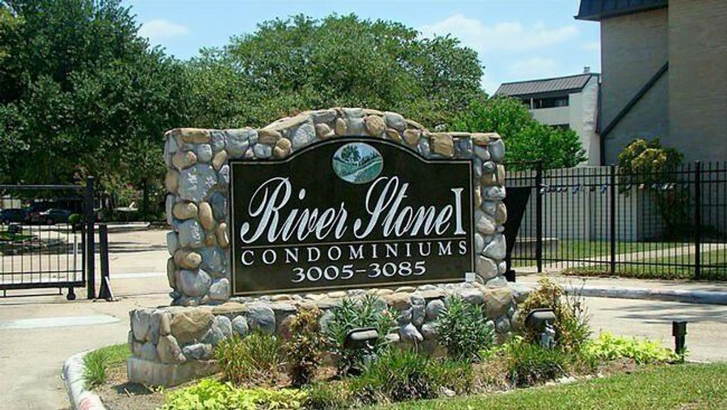 3025 Walnut Bend Lane 31, Houston, TX 77042