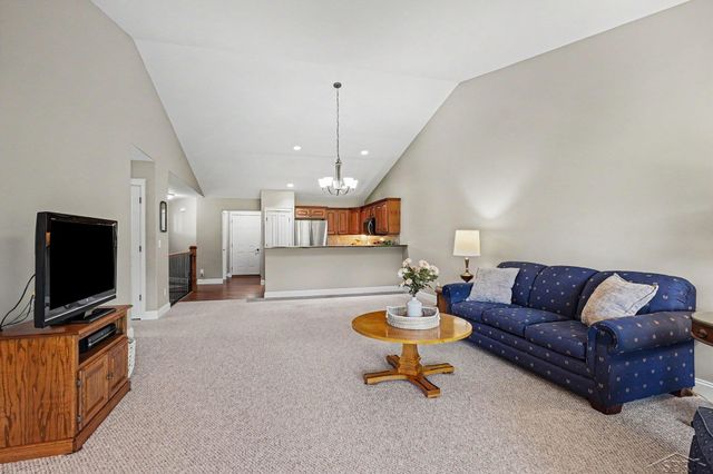 102 Tuscany Circle, Saginaw Twp, MI 48603