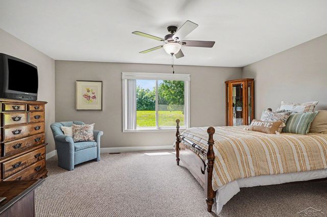 102 Tuscany Circle, Saginaw Twp, MI 48603
