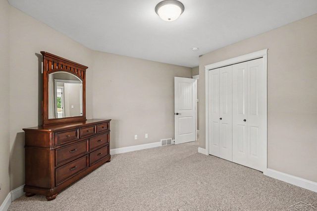102 Tuscany Circle, Saginaw Twp, MI 48603