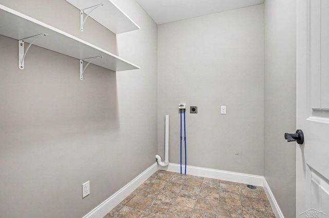 102 Tuscany Circle, Saginaw Twp, MI 48603