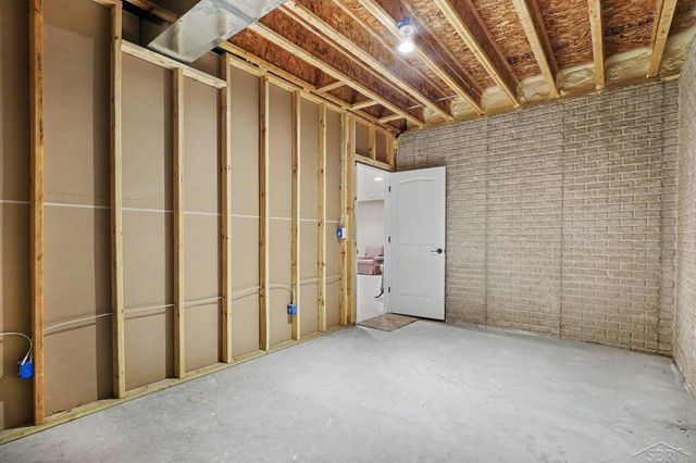 102 Tuscany Circle, Saginaw Twp, MI 48603