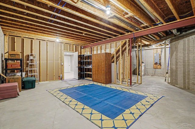 102 Tuscany Circle, Saginaw Twp, MI 48603
