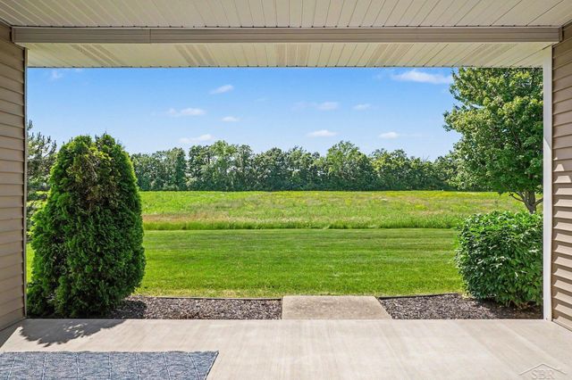 102 Tuscany Circle, Saginaw Twp, MI 48603