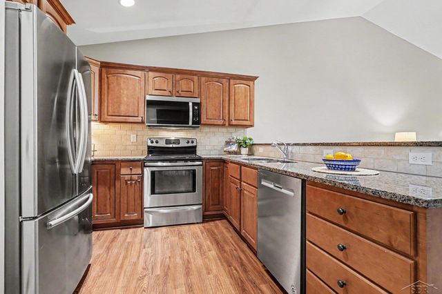 102 Tuscany Circle, Saginaw Twp, MI 48603