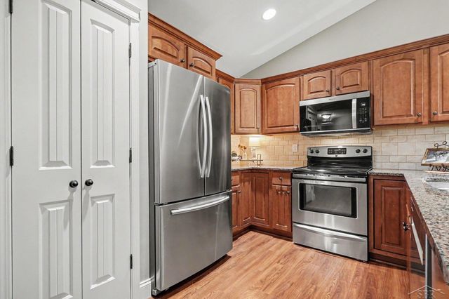 102 Tuscany Circle, Saginaw Twp, MI 48603