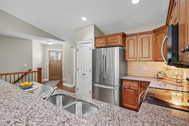 102 Tuscany Circle, Saginaw Twp, MI 48603