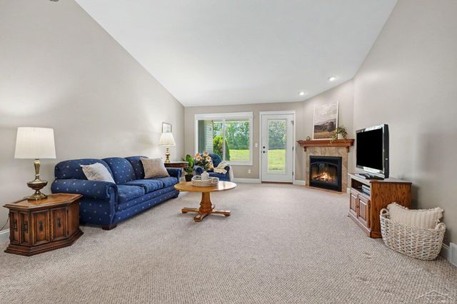 102 Tuscany Circle, Saginaw Twp, MI 48603