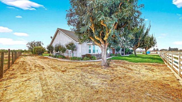 770 Merriam Rd, Hickman, CA 95323