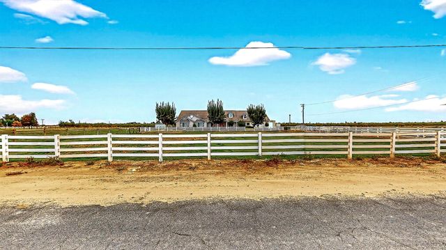 770 Merriam Rd, Hickman, CA 95323