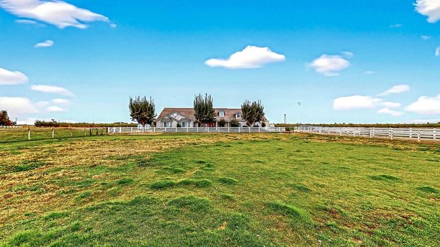 770 Merriam Rd, Hickman, CA 95323