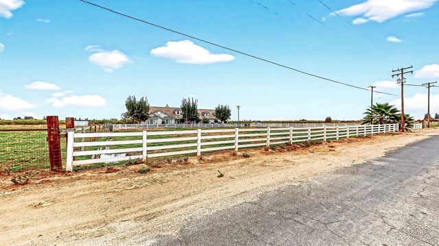 770 Merriam Rd, Hickman, CA 95323