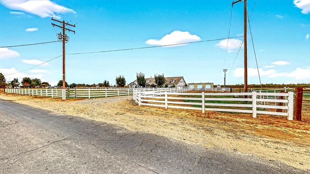 770 Merriam Rd, Hickman, CA 95323