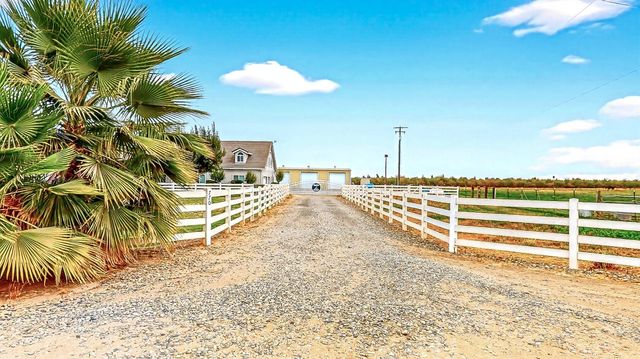 770 Merriam Rd, Hickman, CA 95323