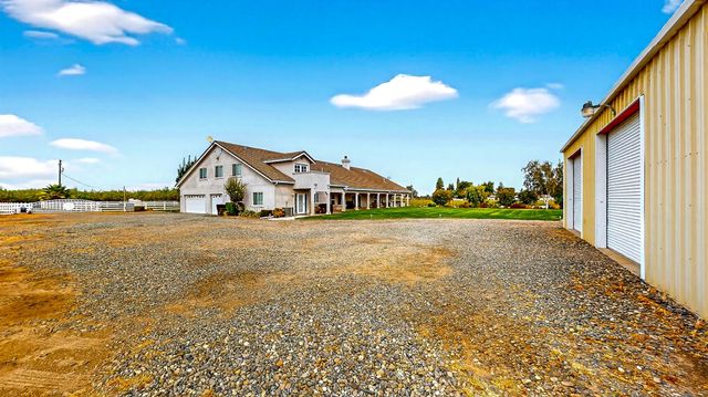 770 Merriam Rd, Hickman, CA 95323