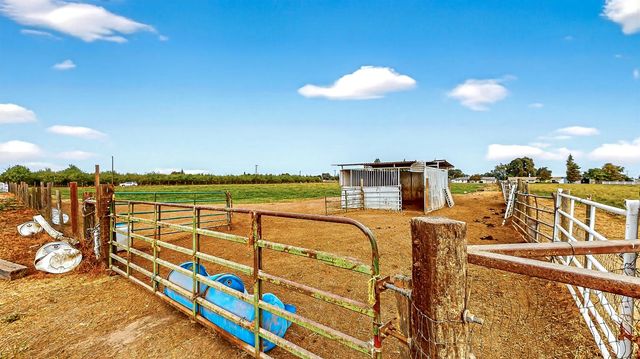 770 Merriam Rd, Hickman, CA 95323