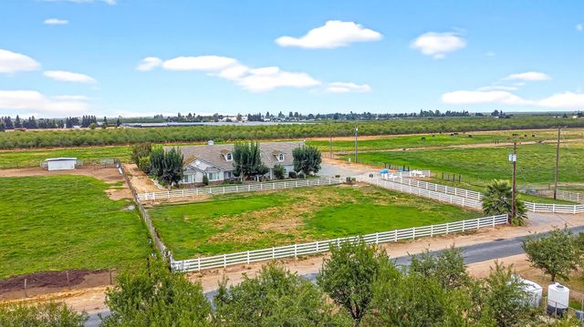 770 Merriam Rd, Hickman, CA 95323