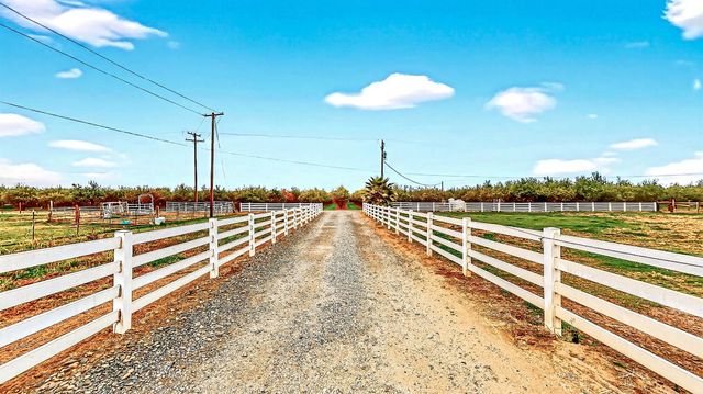 770 Merriam Rd, Hickman, CA 95323