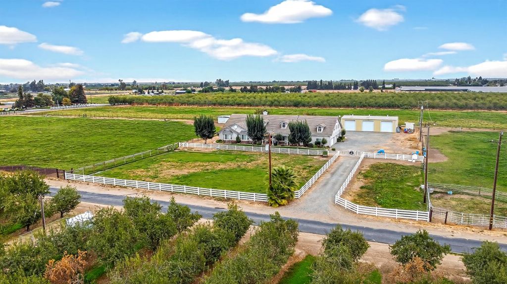 770 Merriam Rd, Hickman, CA 95323