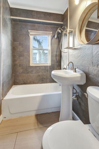 829 E 48th Street D, Chicago, IL 60615