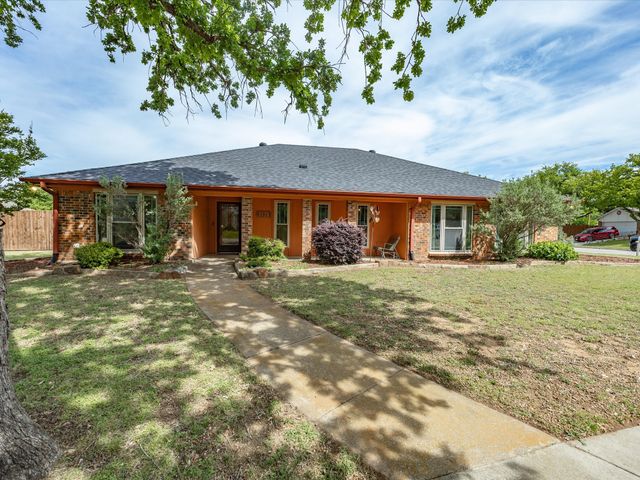 2801 Meadow Creek, Bedford, TX 76021